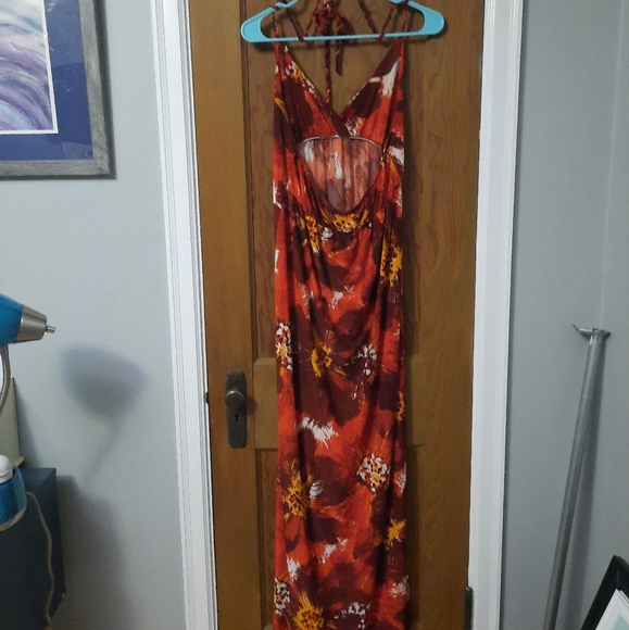 Chesley Shades of Orange printed twisted neck tie maxi dress - Picture 2 of 3